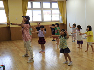 ダンス教室 みんなで楽しくLet’s dance!